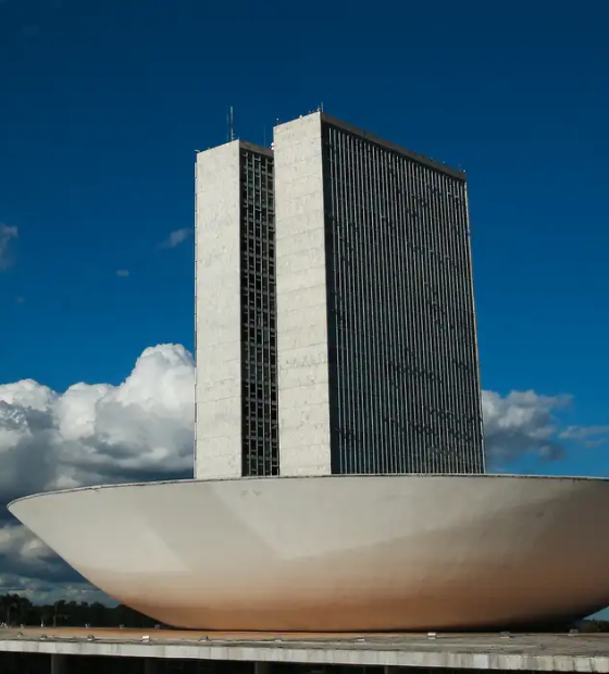 Câmara dos Deputados aprova regime de urgência na votação do projeto de anistia 