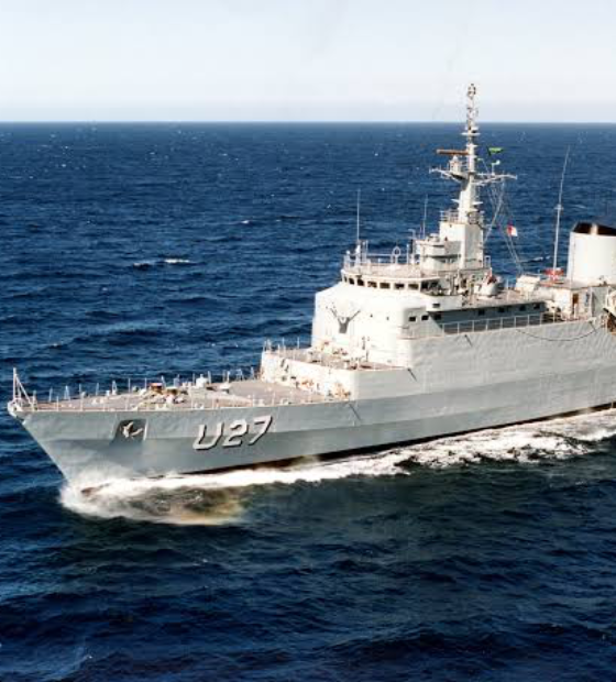 Navio da Marinha abre visitação gratuita em Belém