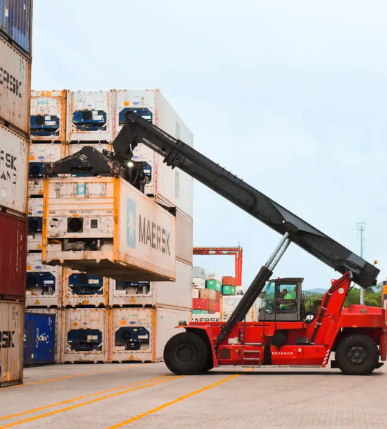 Balança comercial brasileira fecha com o terceiro maior superávit em 2025