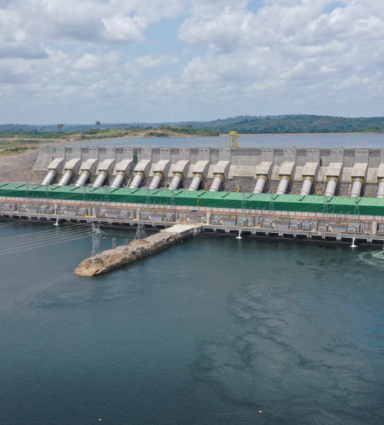 Usina de Belo Monte revisa impactos causados em comunidades indígenas na região do rio Xingu