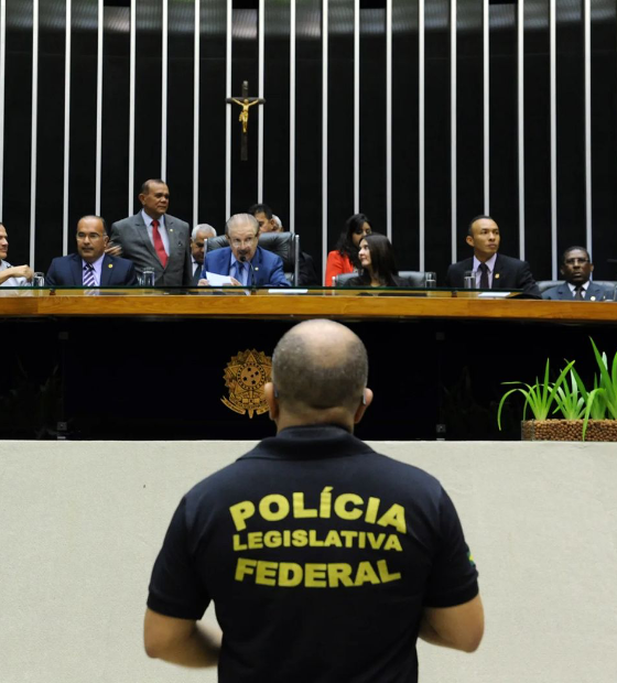 Estabilidade: concurso para policial legislativo na Câmara dos Deputados com salário de 21 mil.