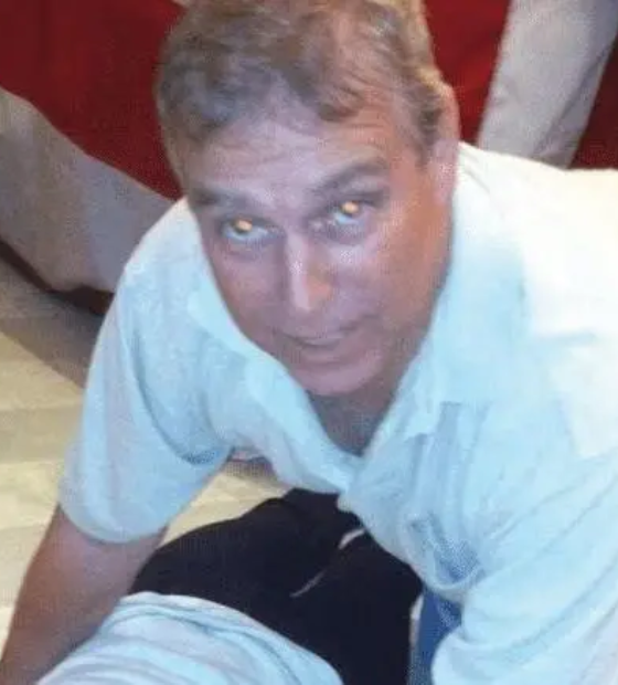 Caso Epstein: ex-príncipe Andrew é preso sob suspeita de má conduta e liberado após 12 horas de depoimento.