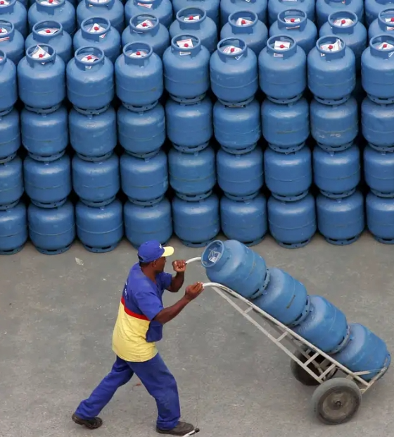 Alta do gás de cozinha: governo libera R$ 330 milhões para segurar preço.