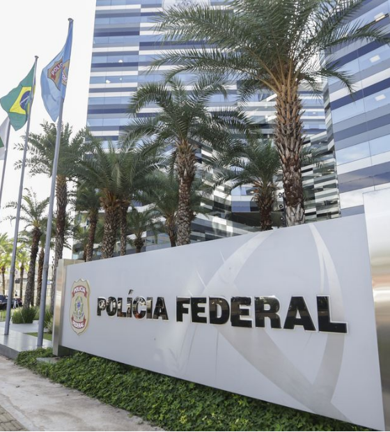 Relatório da PF diz que Henrique Vorcaro liderava A Turma, milícia pessoal do filho.