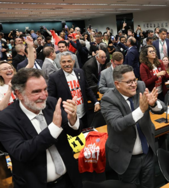 Comissão aprova relatório de PEC que acaba com escala 6X1