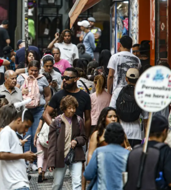 Entre 2021 e 2025: salários diminuem pobreza em 22 regiões metropolitanas.