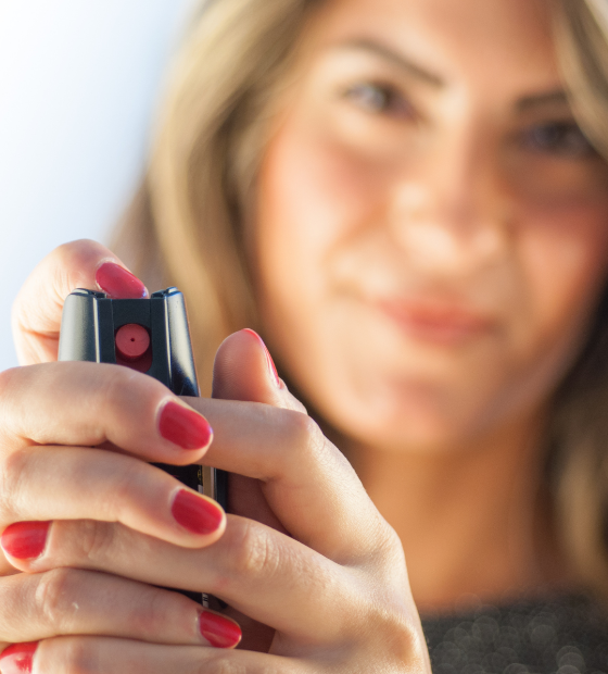 Lei que autoriza spray de pimenta para mulheres entra em vigor em todo o Brasil