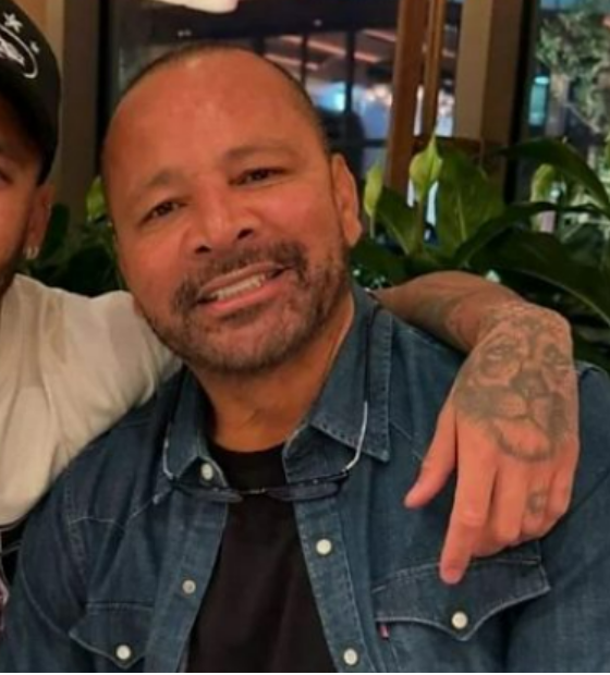 Neymar chama de “fake” reportagem que cita Neymar Pai e Flávio Bolsonaro