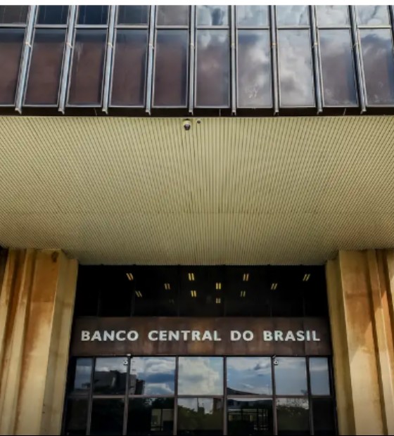 PIB estagnado: BC reduz projeção de crescimento da economia para 1,8%