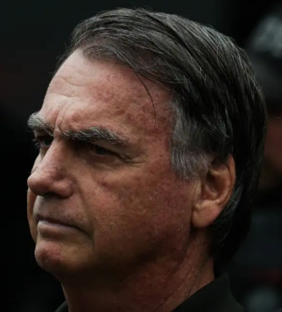Jair Bolsonaro pede liberação de visitas de Flávio na prisão domiciliar