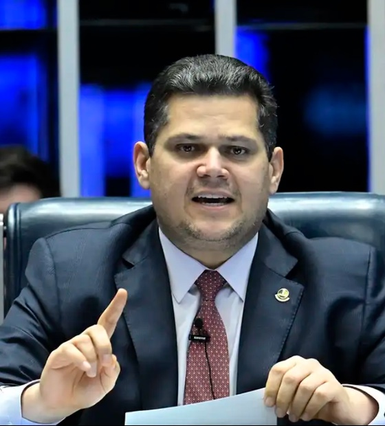 PEC 6x1: Alcolumbre diz que pedido de urgência será levado ao plenário