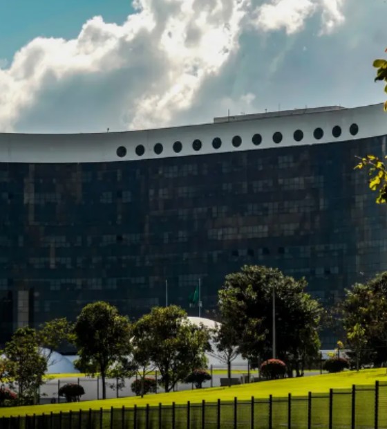 No TSE, ministros ordenam que Lula e Janja removam vídeos contra Flávio