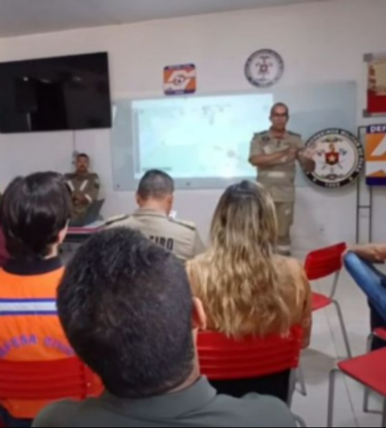 Em OESTADONET: Estiagem na Amazônia - queimadas avançam no oeste do Pará e levam Bombeiros a criar gabinete de crise em Santarém