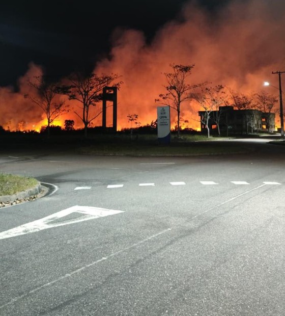 Incêndio atinge área da UFPA em Castanhal e mobiliza Corpo de Bombeiros