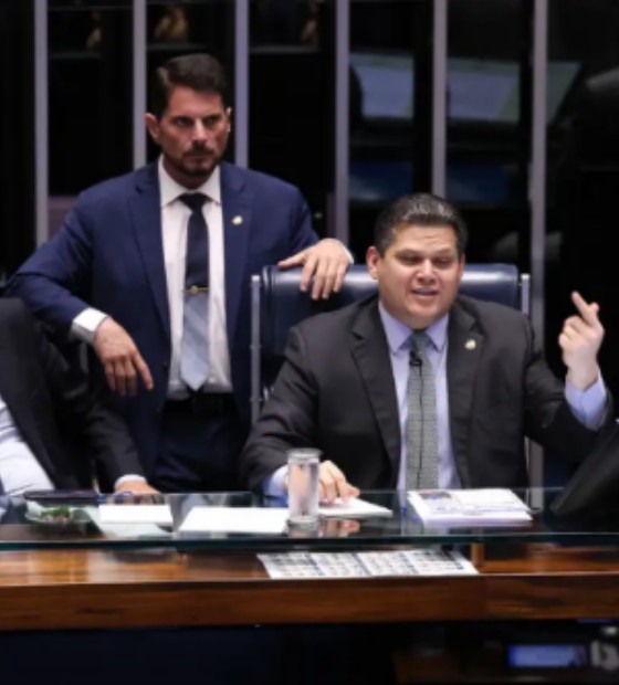 De olho na reeleição e trabalhando para Lula, Alcolumbre retira PEC da Segurança da pauta