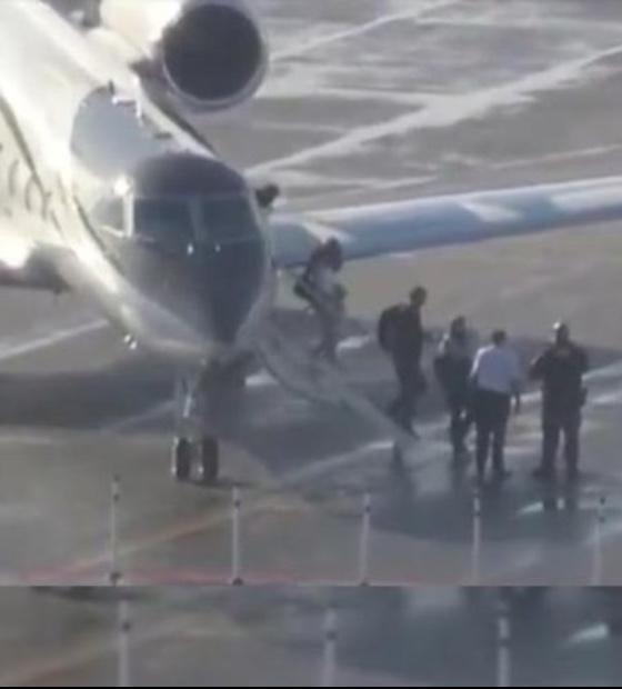 Flávio Bolsonaro chega a Miami após sair do Brasil com a família