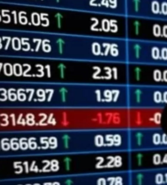 Economia: Bolsa cai 2,68%, e dólar fecha em leve baixa a R$ 5,34